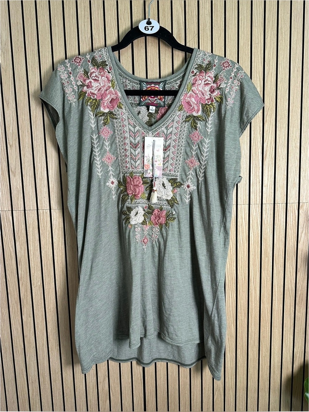 Johnny Was Yumi Deep Scoop T-Shirt Green Floral Embroidered V-Neck Top